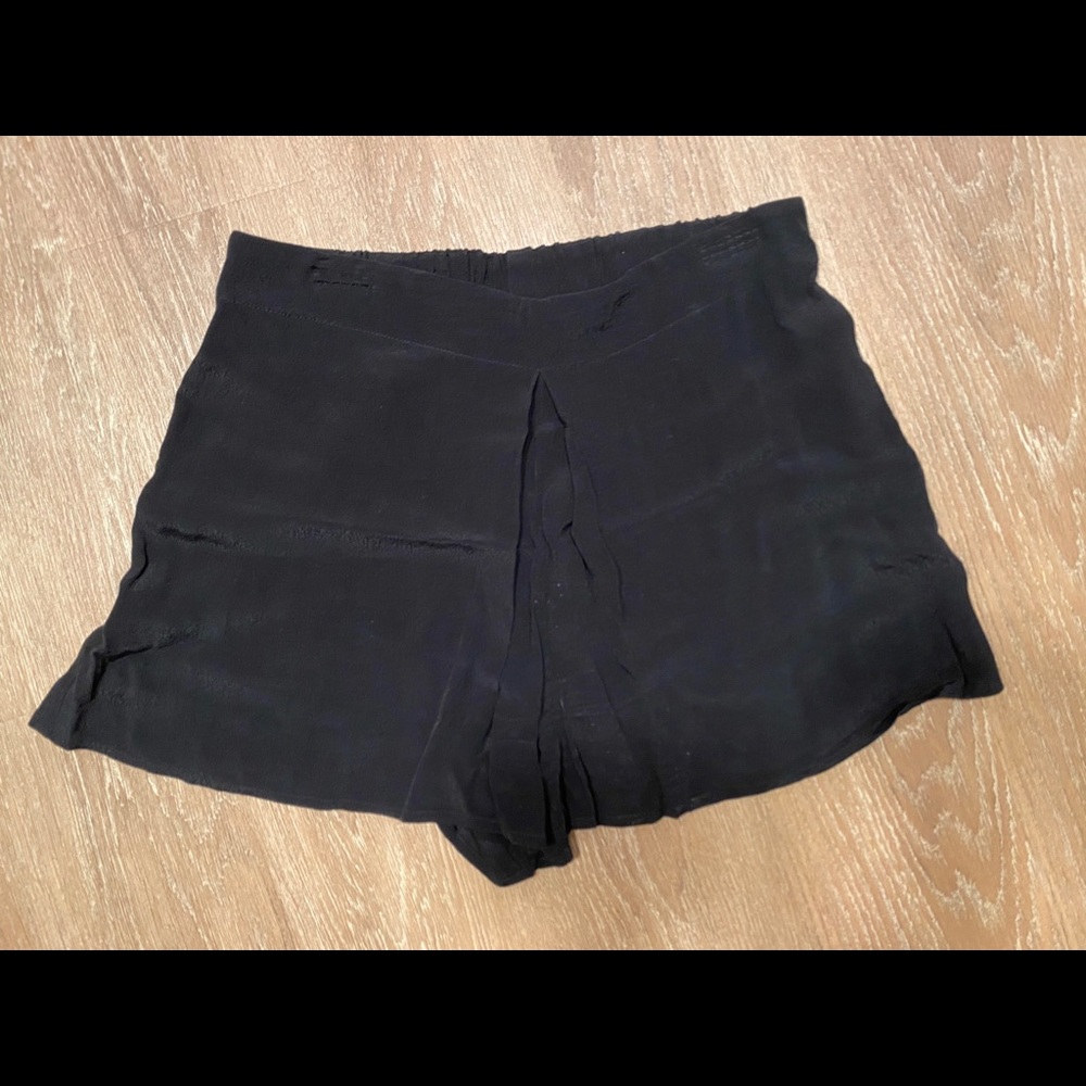 Black Front Pleated Shorts - Size Small